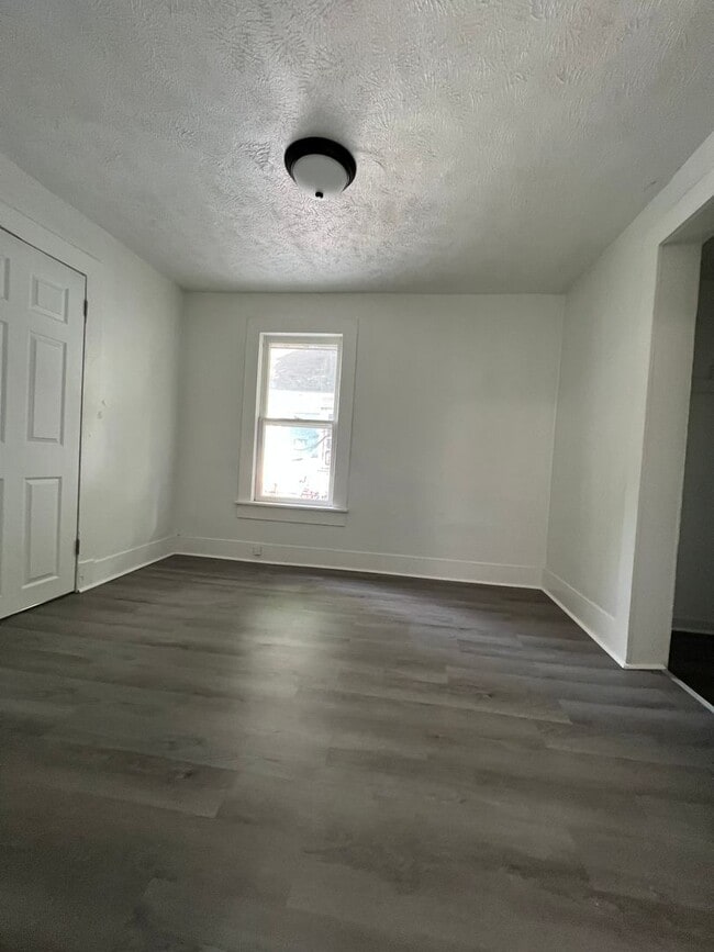 Building Photo - Completely renovated 1 bedroom home!