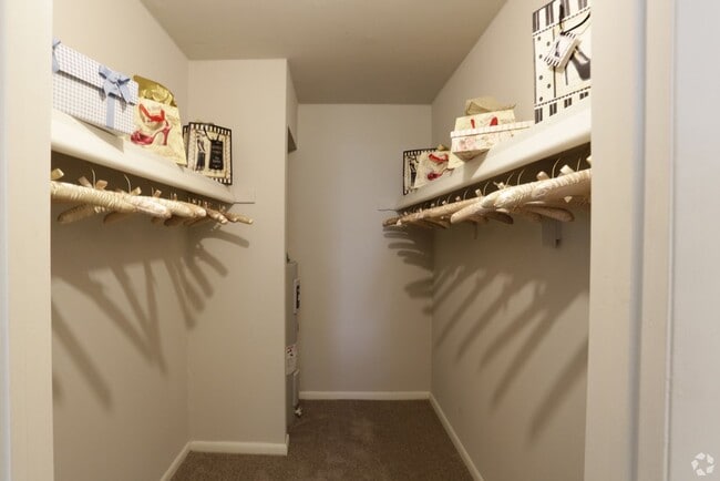 Interior Photo - Metropolitan Tareyton Estates