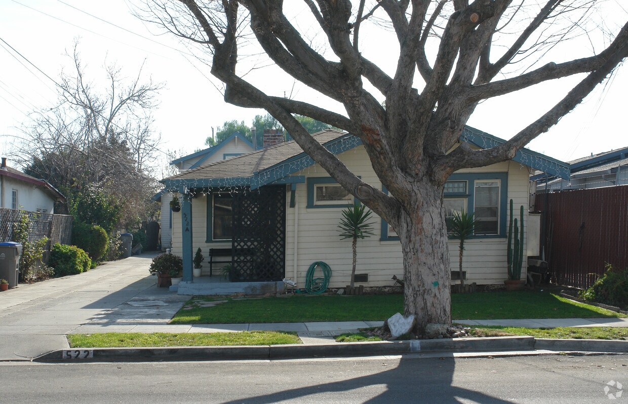 Foto del edificio - 520-522 Madera Avenue
