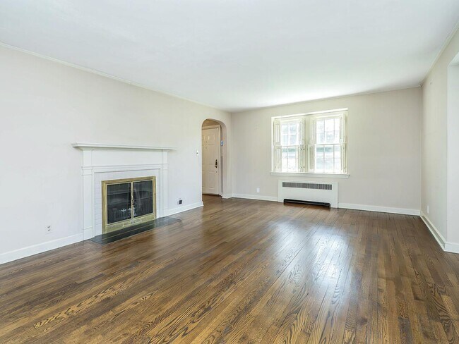 Foto del edificio - 221 Manhasset Ave