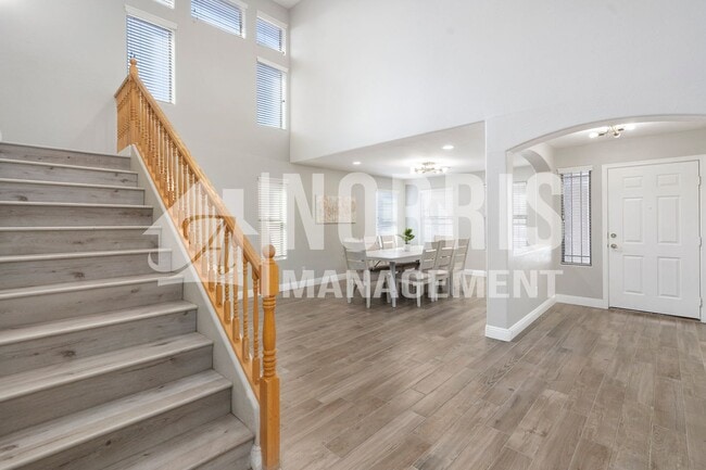 Foto del edificio - Beautiful Large Furnished Home w/A Pool