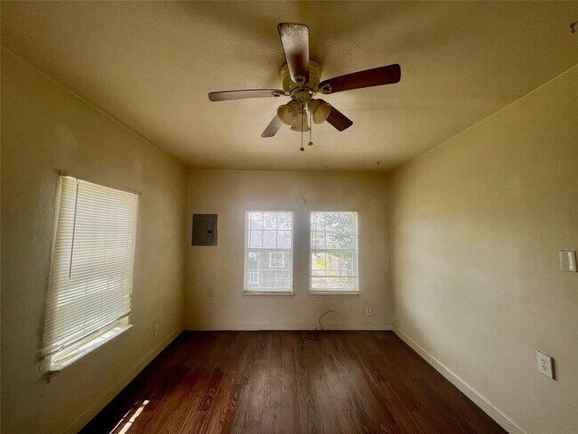 Foto del edificio - 3933 Linder St