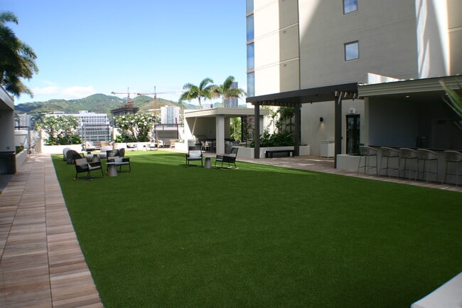 Building Photo - 1388 Kapiolani Blvd