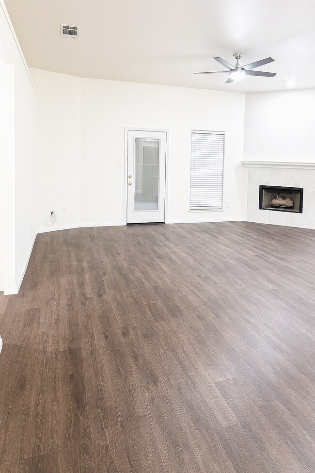 Foto del edificio - 534 Meadow Ln