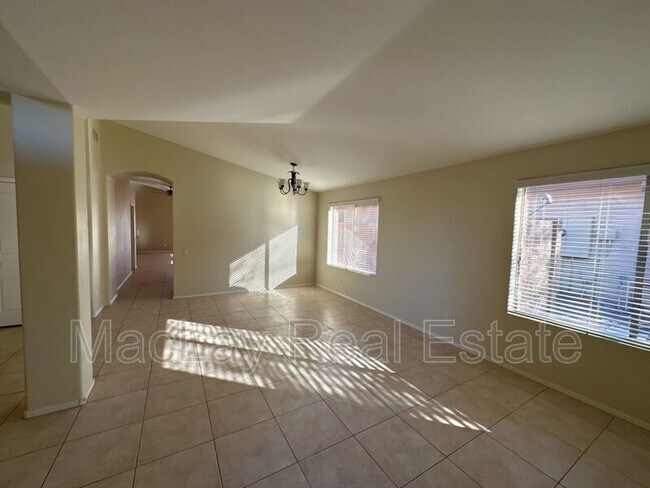 Foto del edificio - 10256 E Peralta Canyon Dr