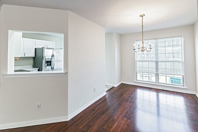 Foto del edificio - Exceptionally Nice 3 BR 2.5 BA Townhome in River Walk