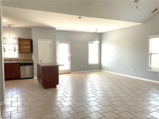 Building Photo - 352 Roanoke Dr