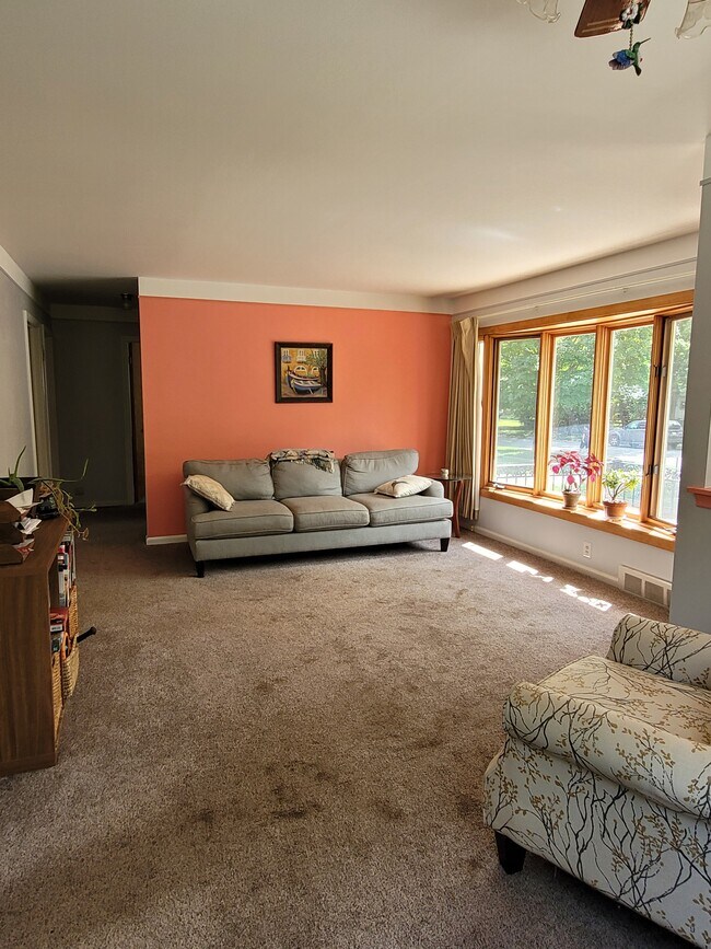 Living room - 1486 Collegewood St