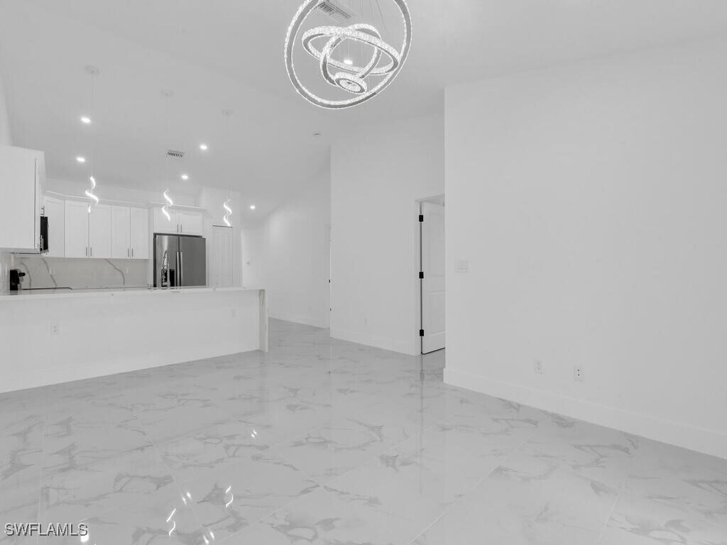 Foto principal - 4738-4740 Douglas Ln