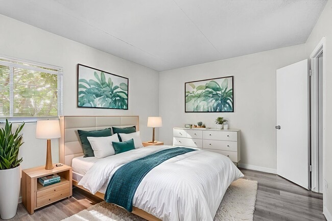 Building Photo - The Meridian at 2825