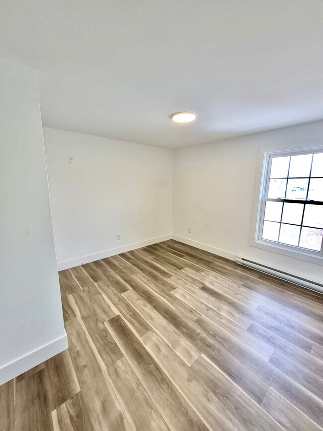 Photo du bâtiment - 2 Bed / 1 Bath Apartment for Rent - Unit 26