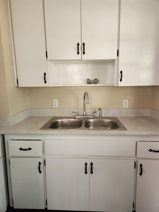 Building Photo - Single Family 2 bed 2 bath