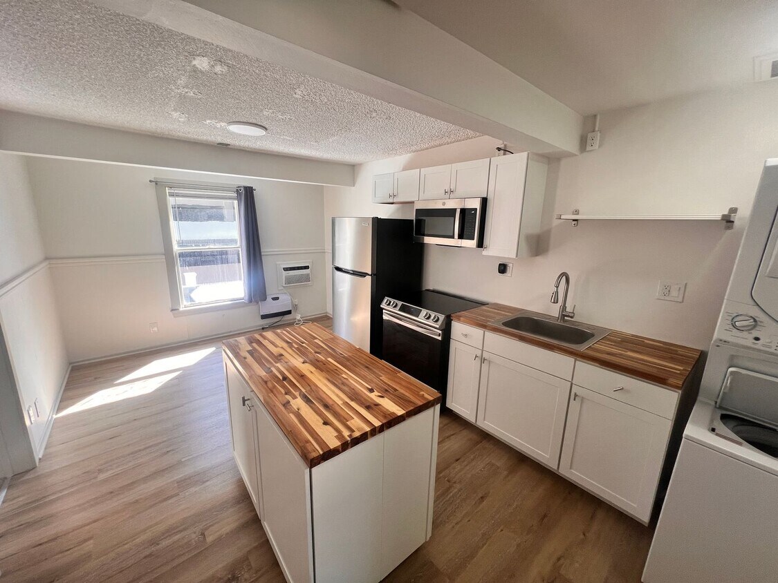 Foto principal - 520 S Curry St
