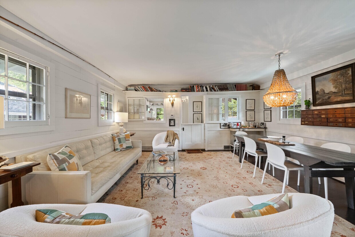 Foto principal - 163 N Lakeshore Dr