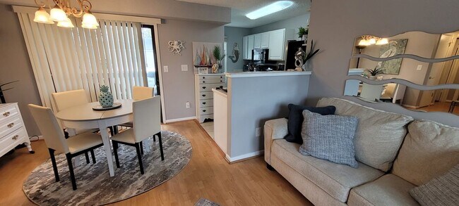 Building Photo - 908 Mediterranean Ave