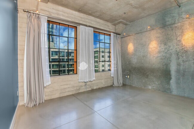 Foto del edificio - 300 Beale St