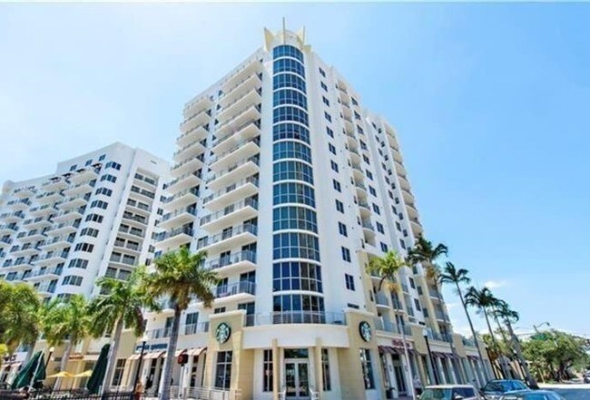 Building Photo - 4000 N Hills Dr