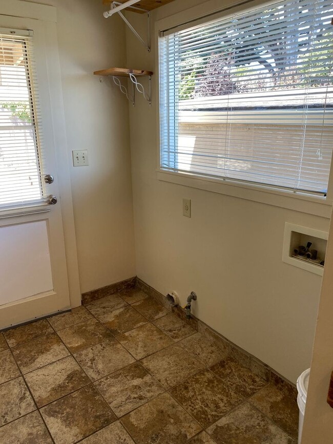 Building Photo - Cute Monterey Home