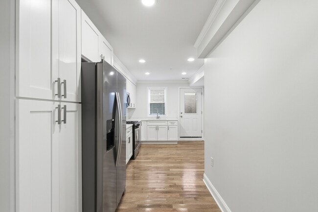 Building Photo - 2206 Cambridge St