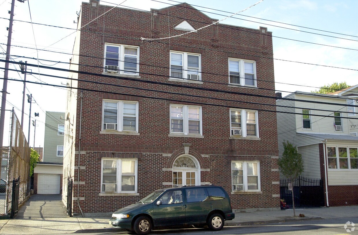 Building Photo - 630-632 N 6th St