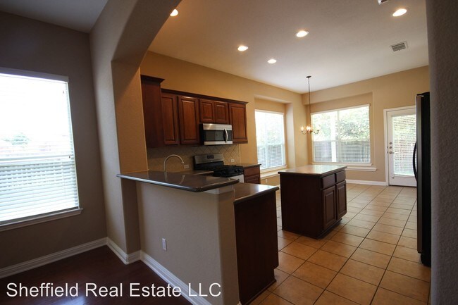 Building Photo - 10301 Yellowstone Dr
