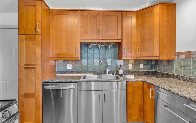 Foto del edificio - Beautiful Lakewood ranch-style home near Jackson Park