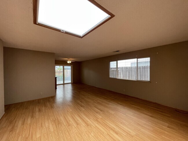 Foto del edificio - 995 Jonell Ln