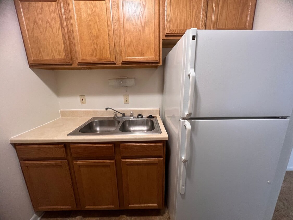 Foto principal - 2 Bedroom 1 Bathroom Garden Apartment Avai...