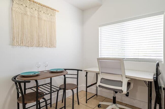 Foto del edificio - 8028 NW 5th Ct