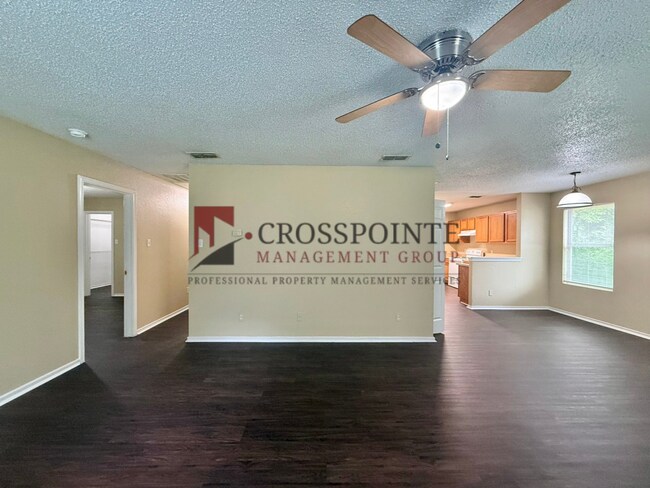 Building Photo - 3 Bedroom, 2 Bathroom Home!