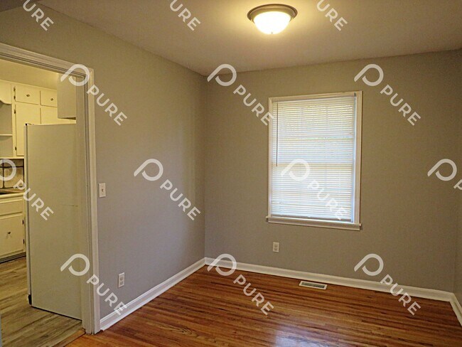 Foto del edificio - 6119 Trent Dr NW