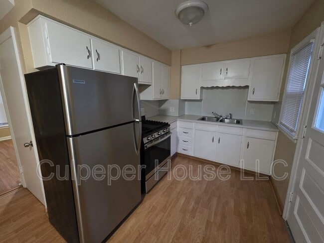 Building Photo - 2564 Berdan Ave
