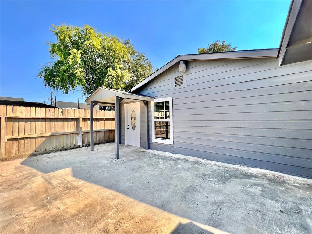 Primary Photo - 207 Coronado St