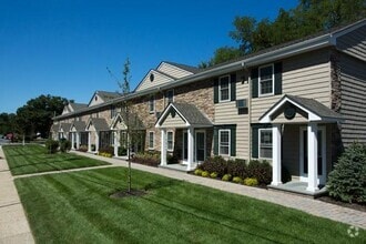 Building Photo - 9 Pickwick Ln