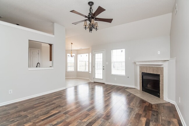Building Photo - 1079 Fredrick Dr