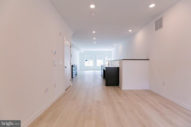 Building Photo - 1248 LeCount St