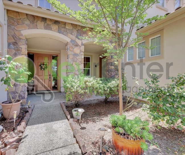 Building Photo - 208 Otter Glen Ct