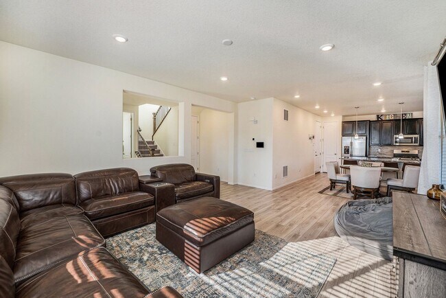 Foto del edificio - Almost New Home in Sterling Ranch