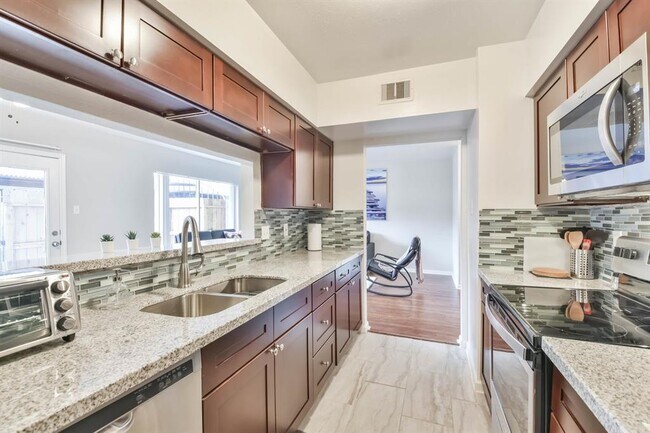 Foto del edificio - 1811 Stoney Brook Dr