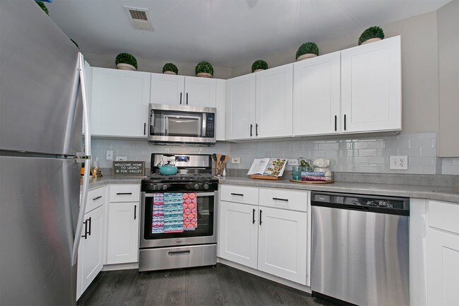 Legacy at Fox Valley Apartments - Aurora, IL | Apartments.com