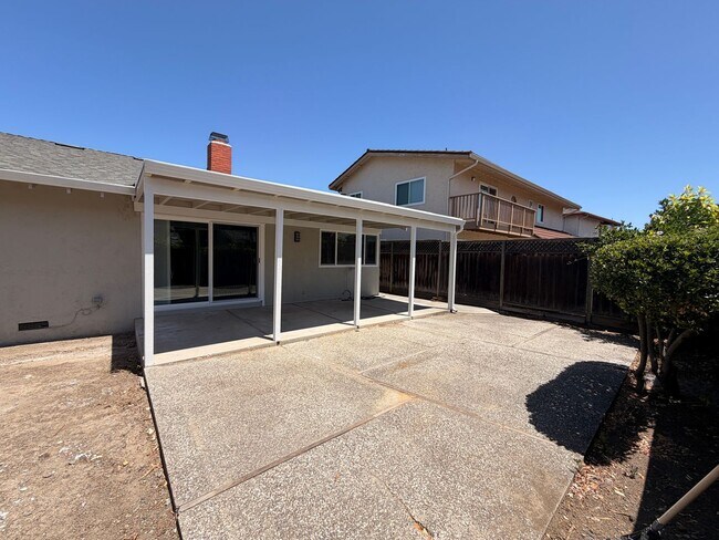 Building Photo - 3 bed 2 bath Available in San Jose! | $4,395