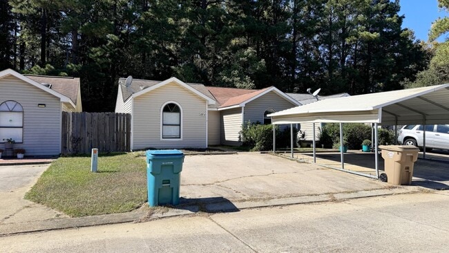 Building Photo - 108 Willow Branch Dr