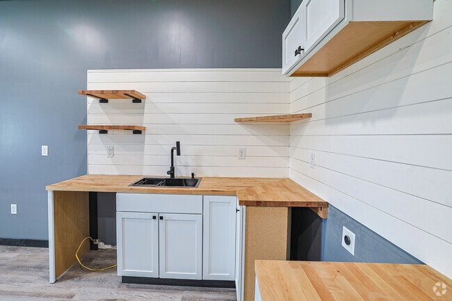 1BR, 1BA - 700SF - Kitchen - 3618 Shinnston Pike