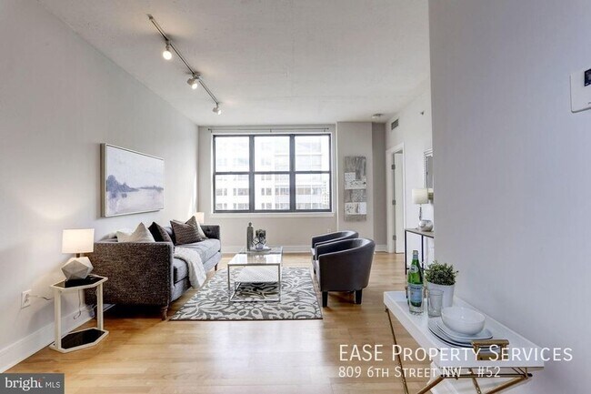 Building Photo - 809 6th St NW
