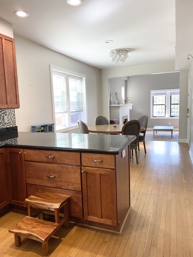 404 S Hanley Rd Unit 2, Clayton, MO 63105 Condo for Rent in Clayton, MO