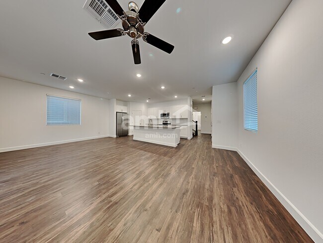 Foto del edificio - 654 N Water St