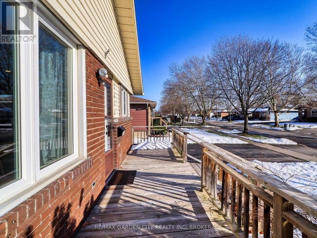 Building Photo - 7371 N Dorset Pl