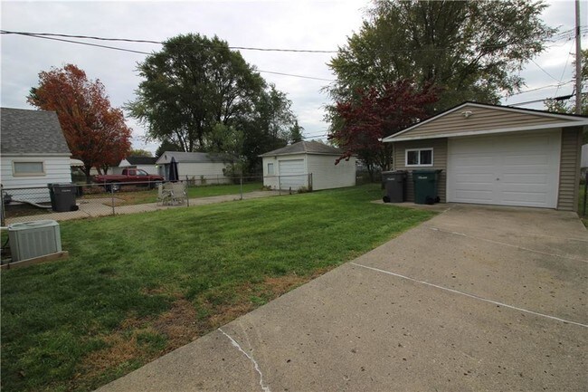 Foto del edificio - 24451 Notre Dame St