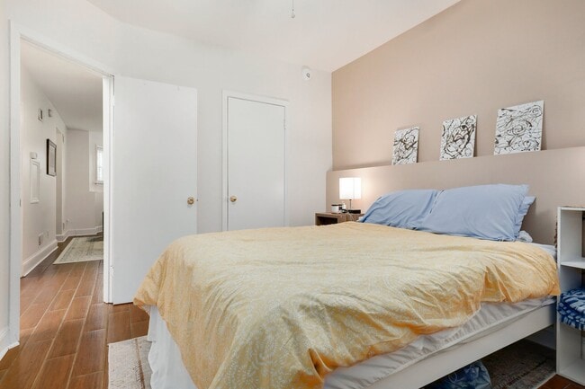 Building Photo - 704 12th St NE