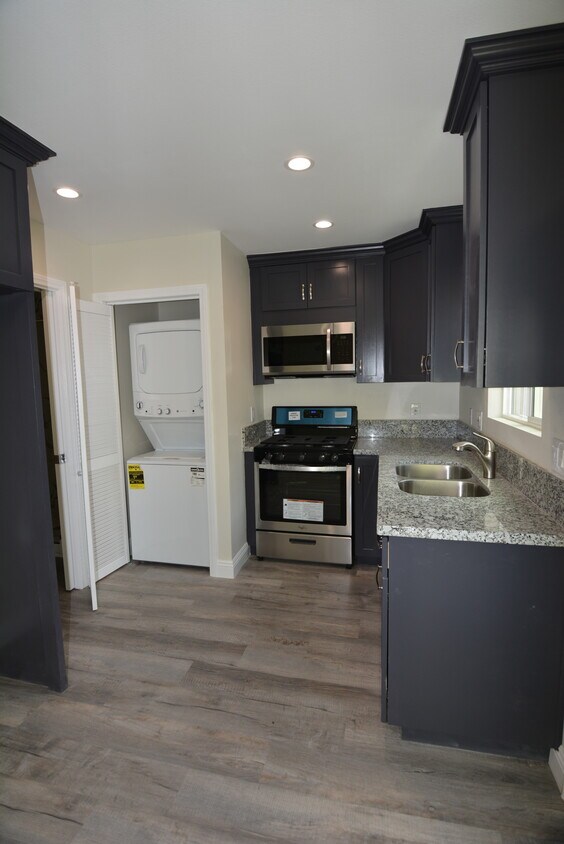 Primary Photo - 4137 W 160th St
